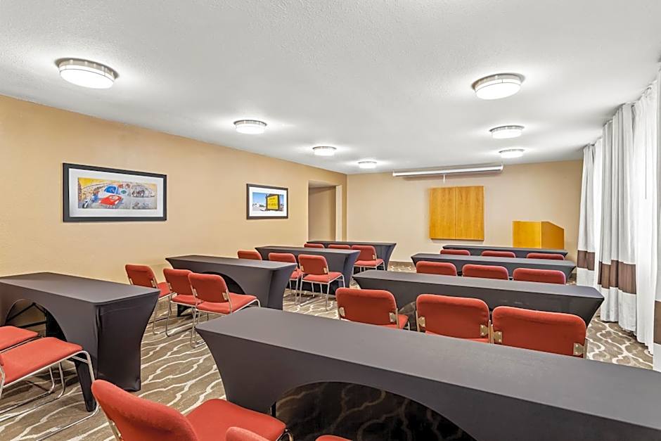 Comfort Inn & Suites Albuquerque Downtown – Albuquerque, NM