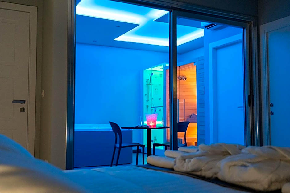 Skyline Rooms & Suites