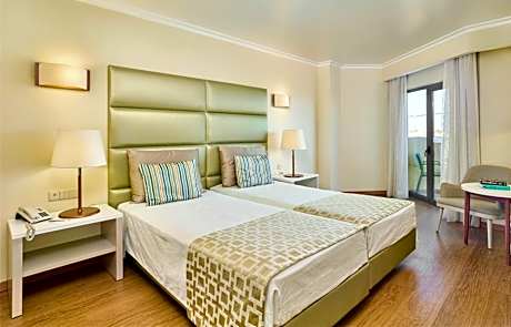 Deluxe Suite with Land View