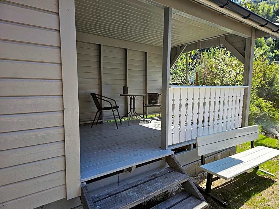 Brufjell Hostel & Parking