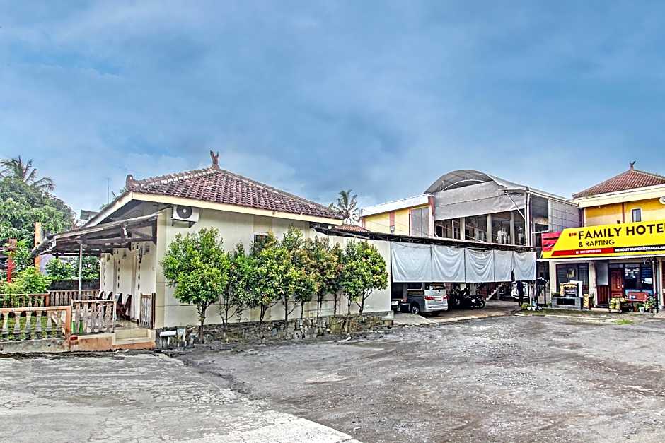 OYO 93660 New Family Hotel Syariah