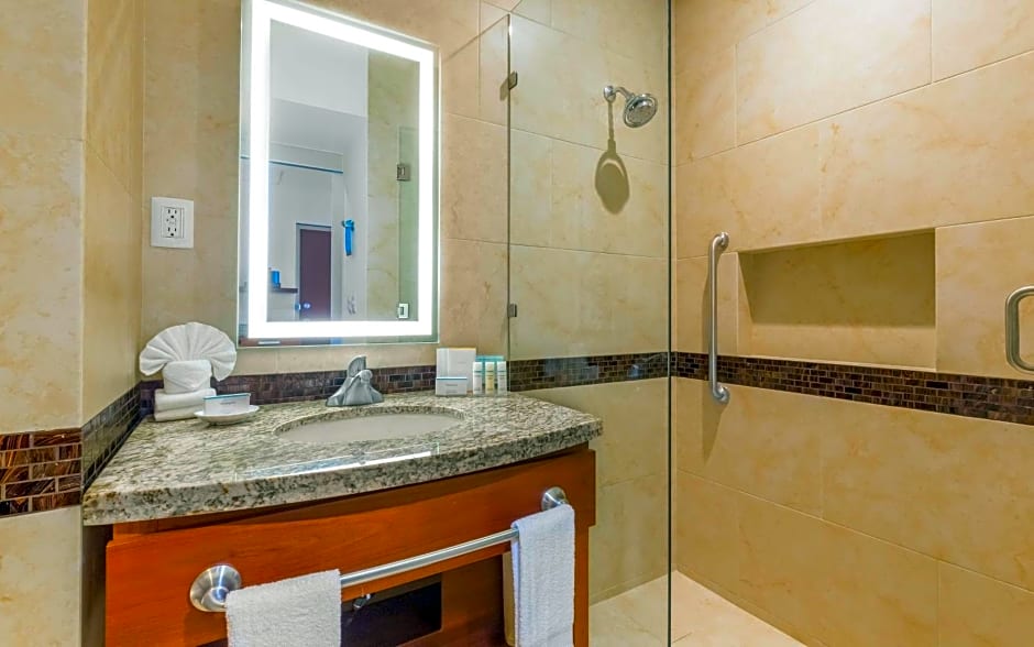 Hampton Inn & Suites by Hilton Los Cabos