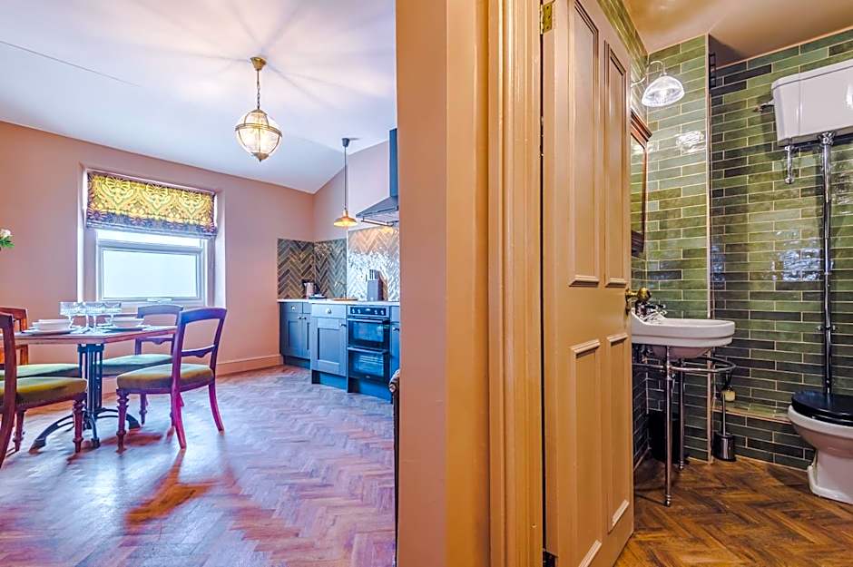 Russell Court by Orenda-Luxe