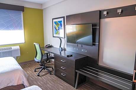 Holiday Inn Express Maspeth Hotel By IHG