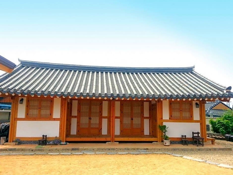 Happy Village Syeobul Hanok Pension