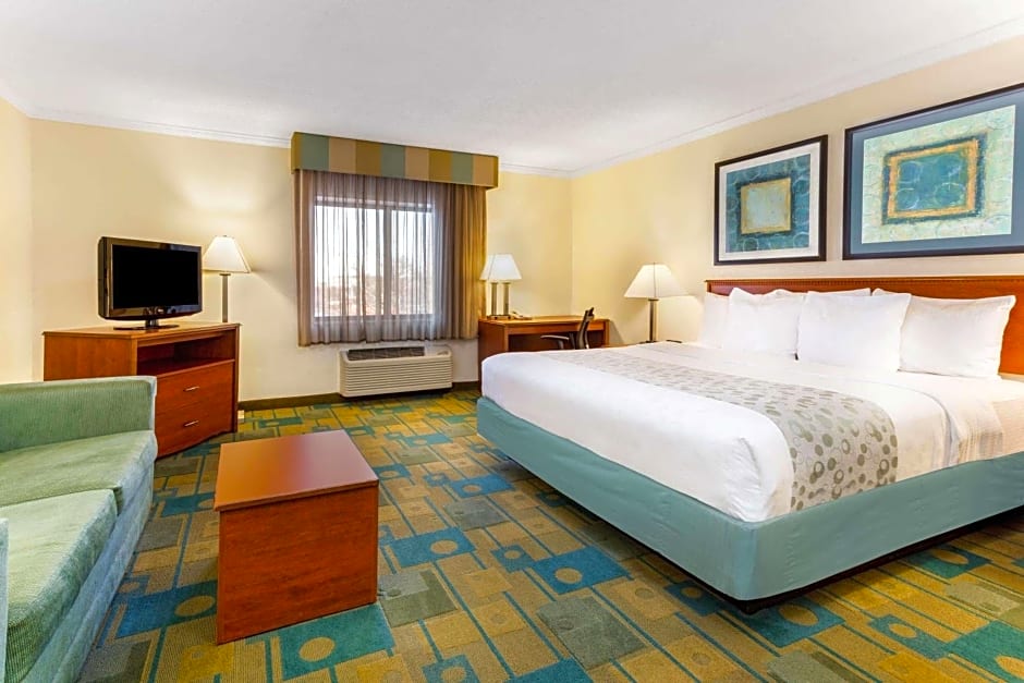 La Quinta Inn & Suites by Wyndham Chicago Willowbrook