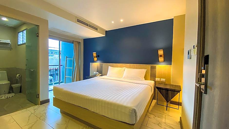 Photo 1 of 12 of Superior 1 King Bed, City View