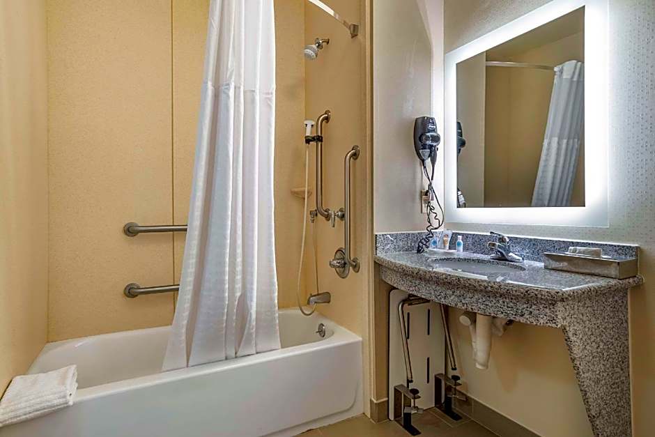 Comfort Suites Flowood - Jackson Airport (must meet transportation requirement)