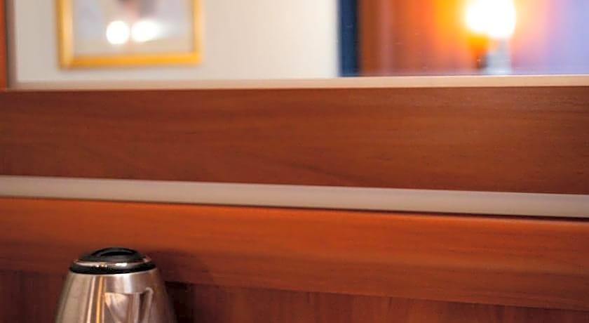 PARNIS PALACE HOTEL SUITES