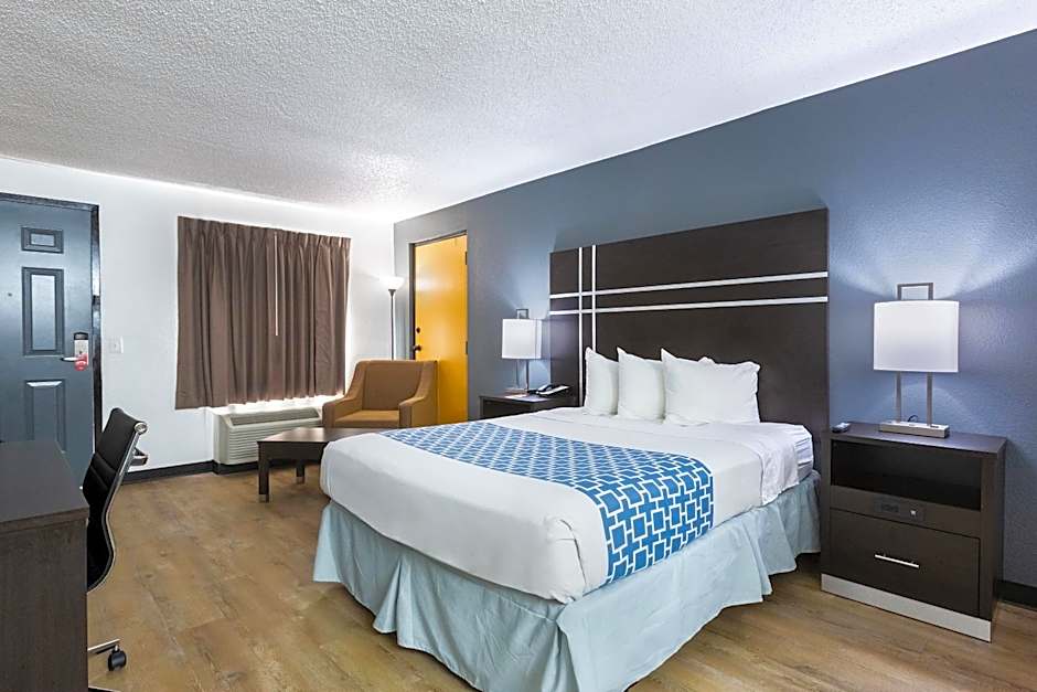 Photo 1 of 5 of 1 Queen Bed