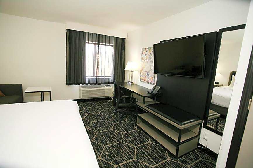 La Quinta Inn & Suites by Wyndham Des Moines West Clive