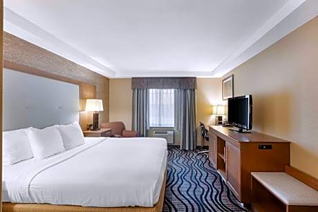 King Room with Roll-In-Shower - Mobility Accessible/Non-Smoking