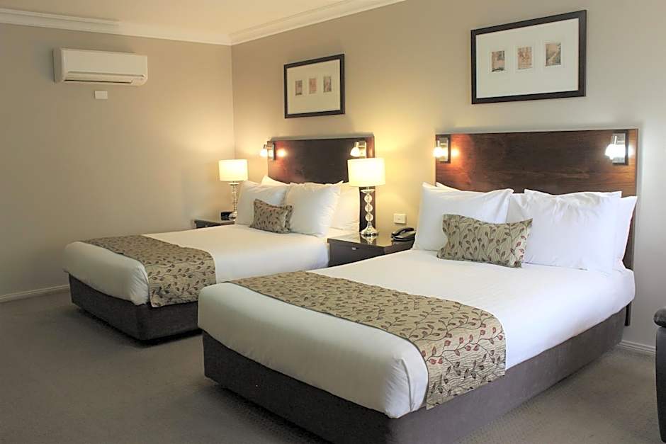 Carlyle Suites & Apartments
