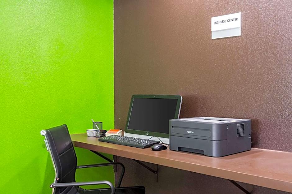 Clarion Inn & Suites Russellville I-40