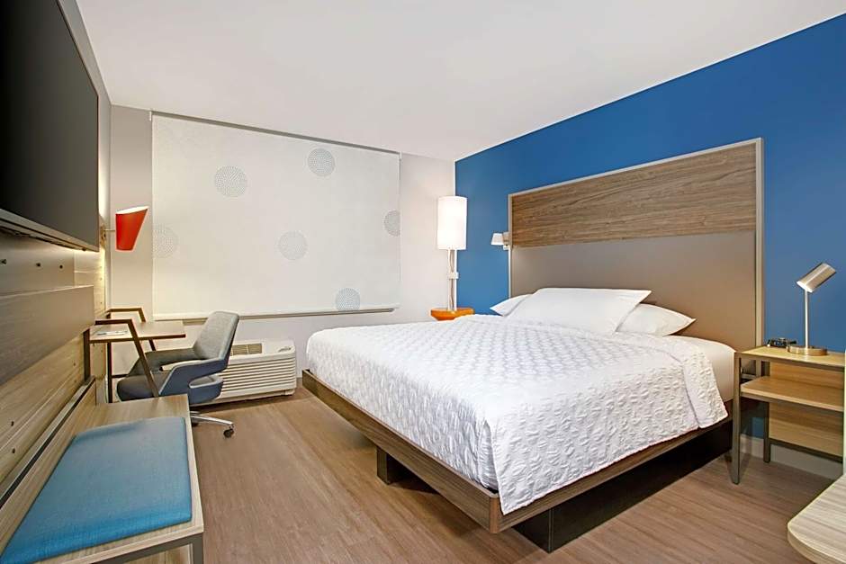 Photo 1 of 4 of 1 King Bed, Hearing Accessible