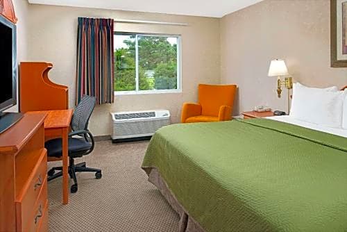 Travelodge by Wyndham Lincoln Airport I-80