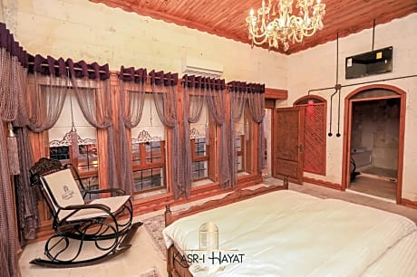Honeymoon Suite