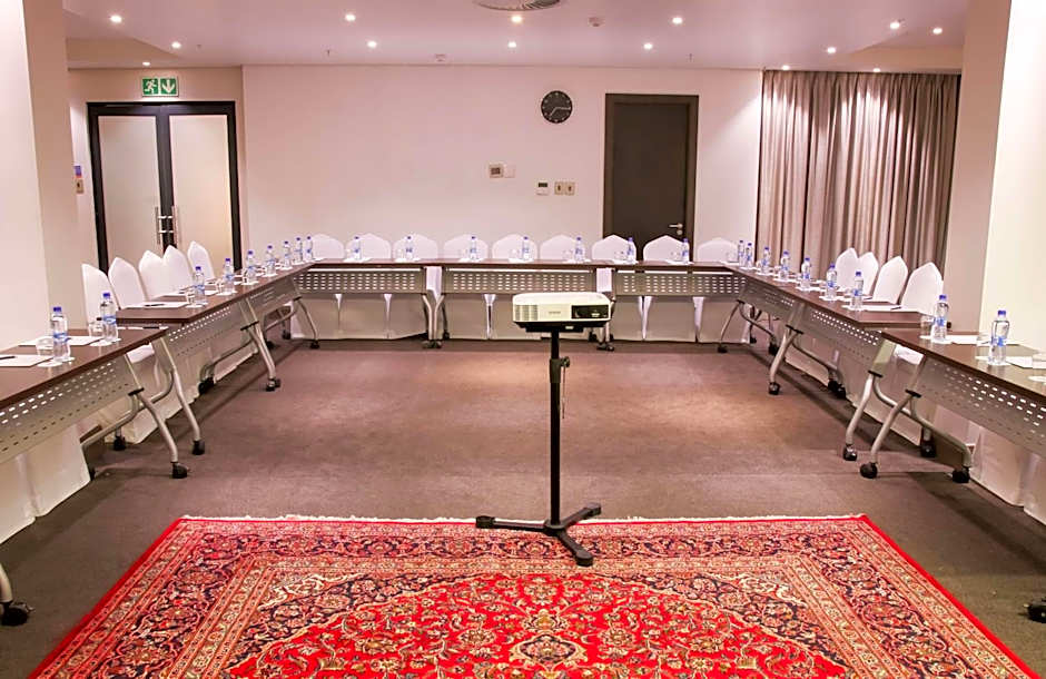 Legend Hotel Lagos Airport, Curio Collection By Hilton