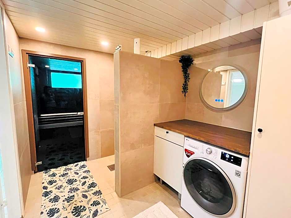 Welcoming room with private terrace, sauna and free parking