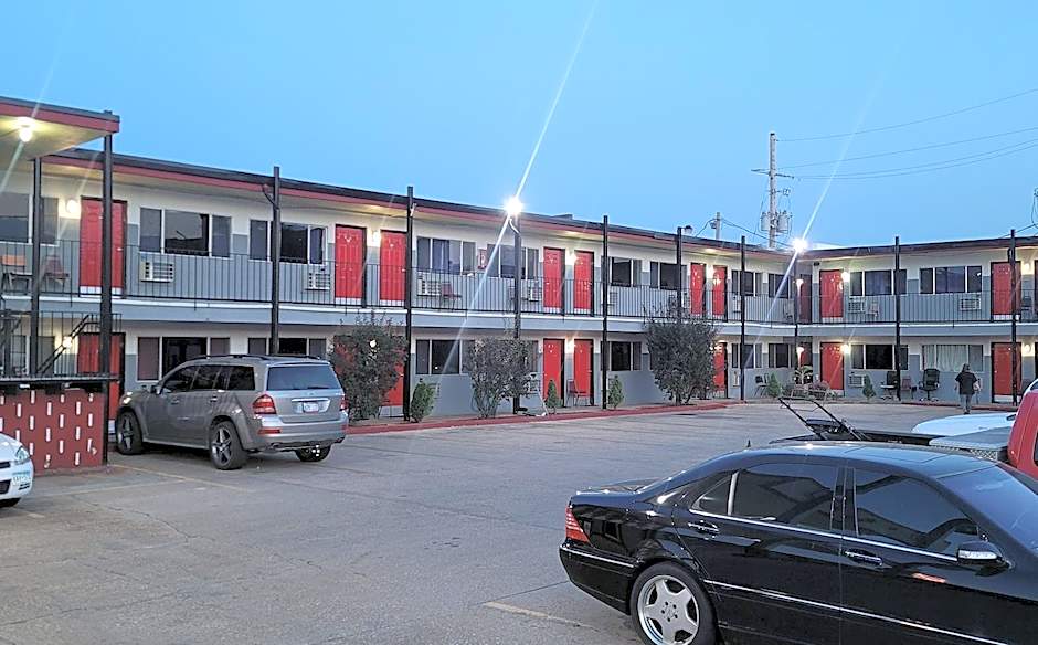 Sky-Palace Inn & Suites Hutchinson