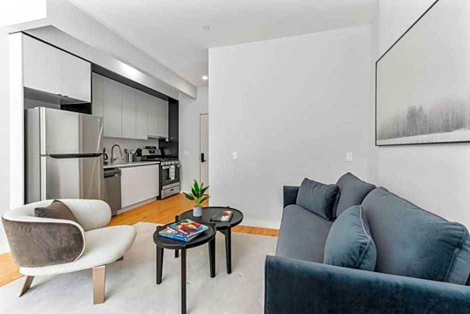 Luxe Studio w Juliet Balcony in Upper East