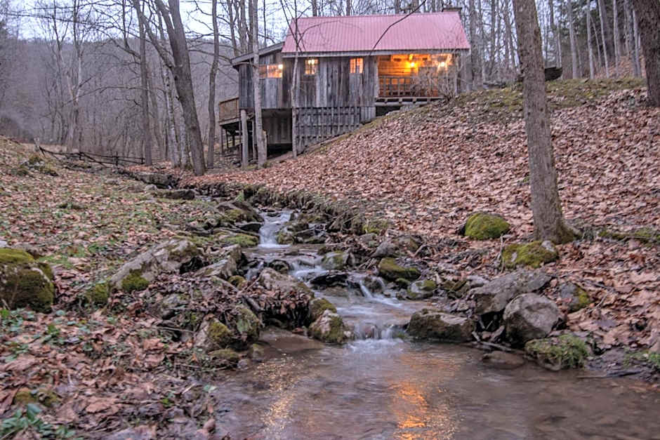 Moore House Inn & Cabins