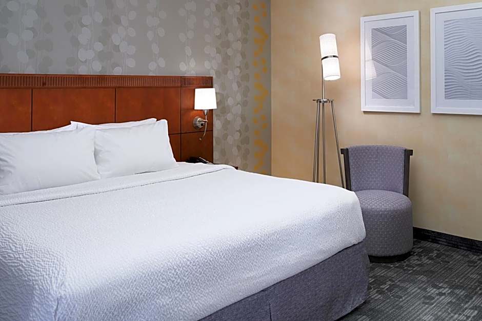 Courtyard By Marriott Detroit Dearborn