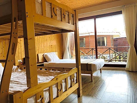 Family Room (3 Beds)