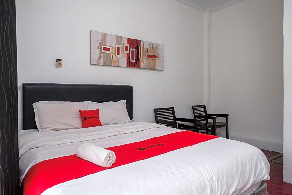 RedDoorz at Paris Ocean