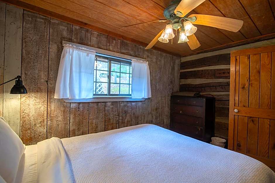 Moore House Inn & Cabins