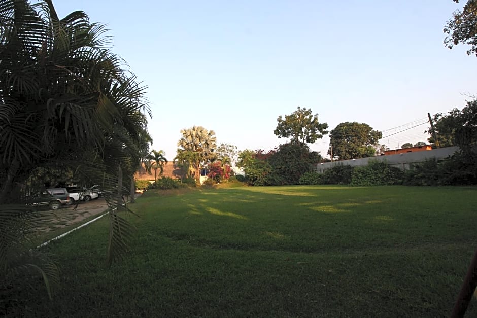 Villa Blanca Suites