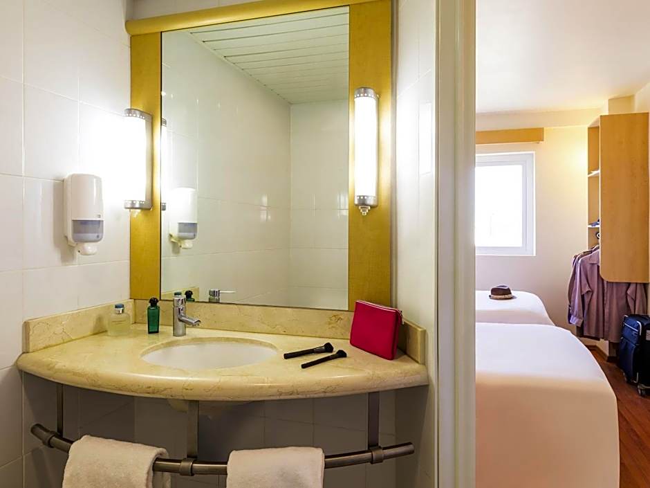 Ibis Juarez Consulado