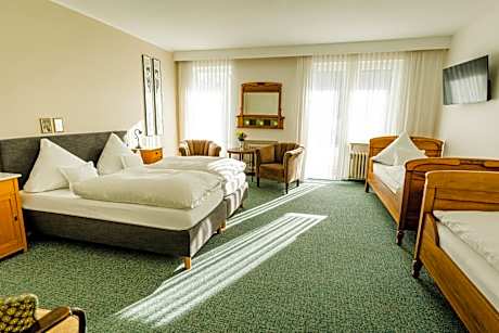 Family Room with Balcony and city view