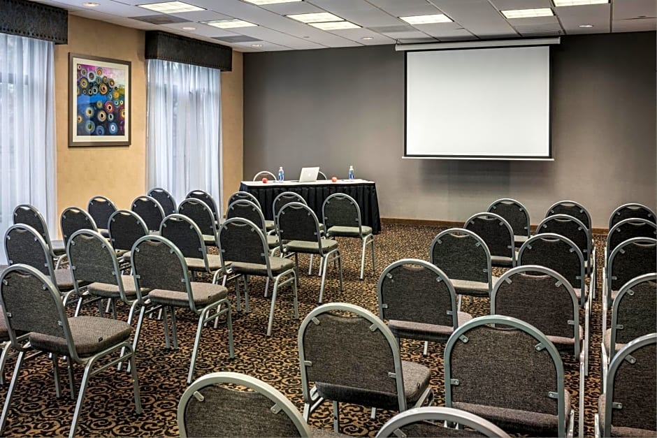 Holiday Inn Express & Suites Laurel Lakes By IHG