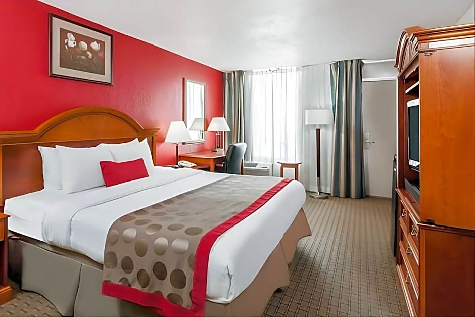 Iberia House & Suites