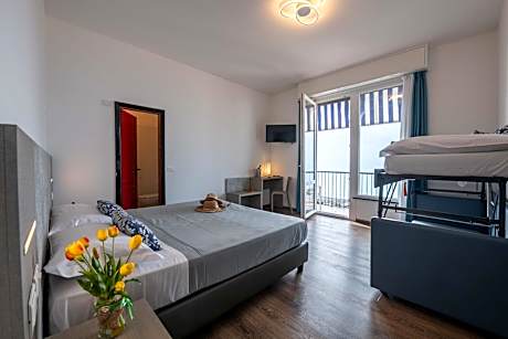 Quadruple Room with Sea View