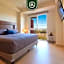 Cozy Apt with Private Terrace - Rooftop Pool