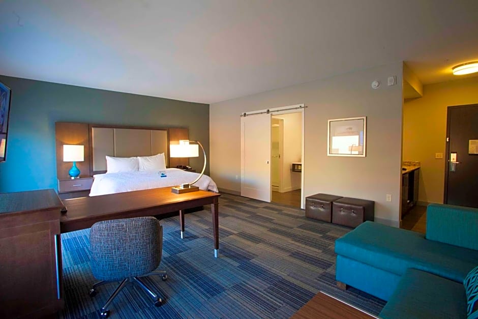 Hampton Inn and Suites by Hilton Downtown St Paul MN