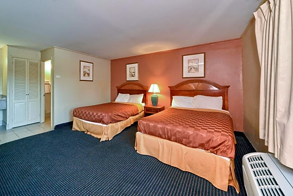 Red Carpet Inn - Stamford