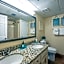 Oceanfront Views, Recently Renovated Kitchen,Pools