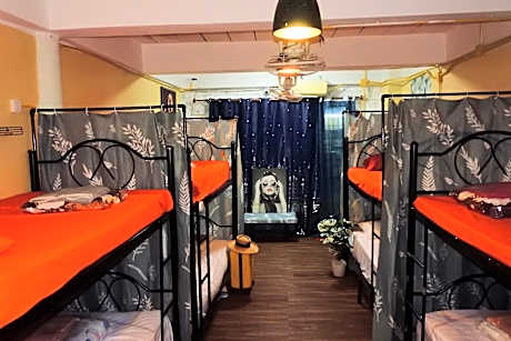 Walking street Hostel at Haadrin