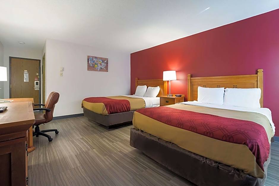 Econo Lodge Inn & Suites Escanaba North