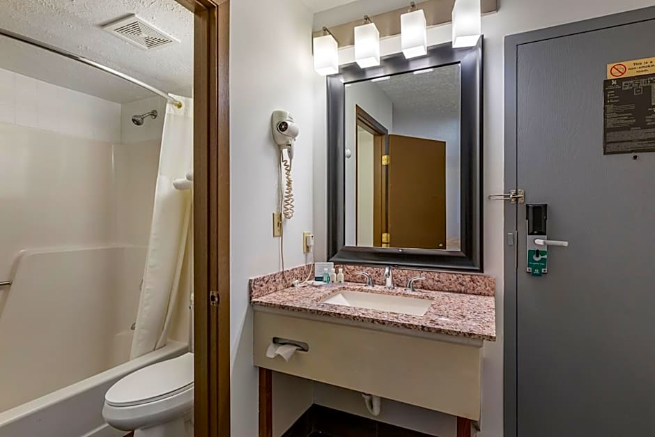 Quality Inn Youngstown