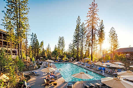 Rush Creek Lodge at Yosemite