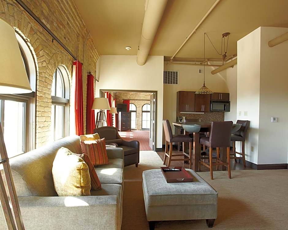 Brewhouse Inn And Suites