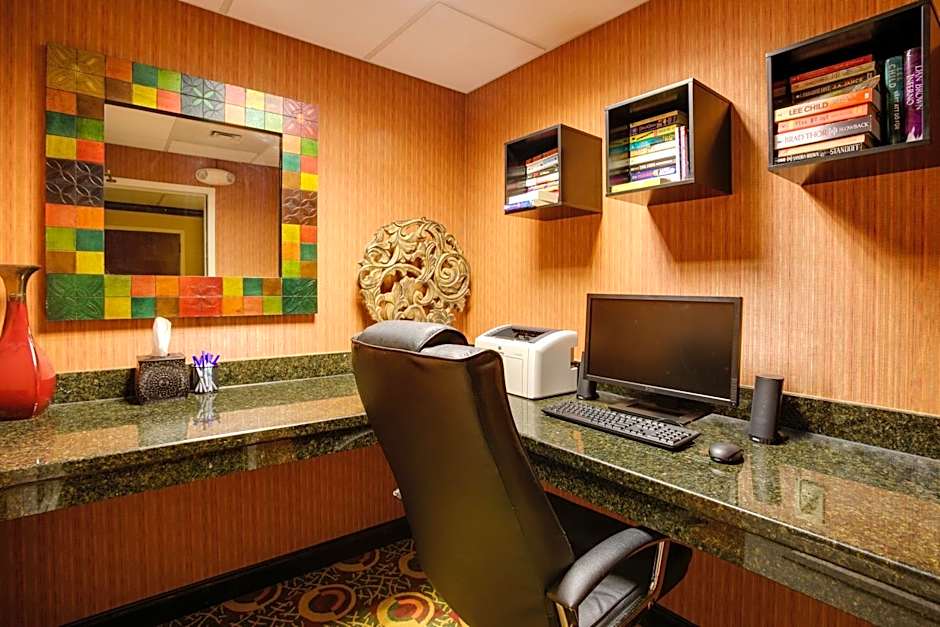 Holiday Inn Express Hotel & Suites Charleston-Ashley Phosphate By IHG