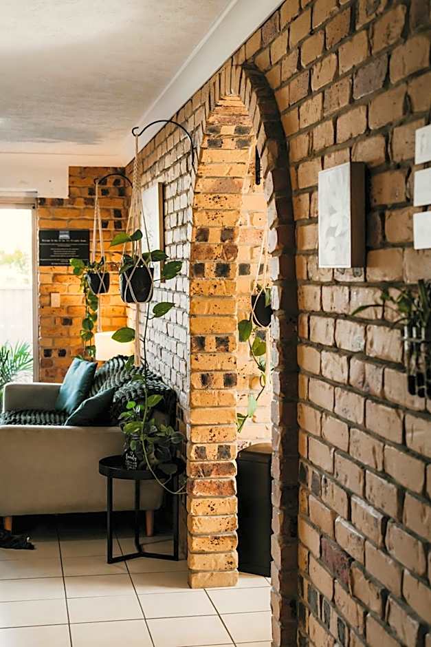 Kennedy Drive Boutique Motel & Nursery- Close To City Centre & Airport