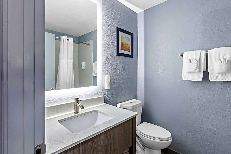 Quality Inn Shawnee North I-40