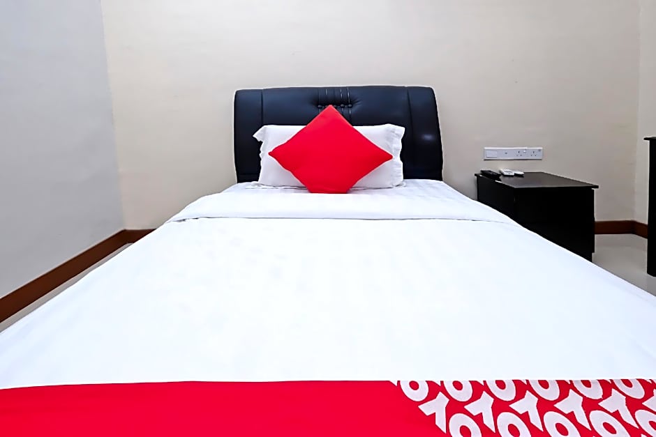 OYO 714 Arina Hotel