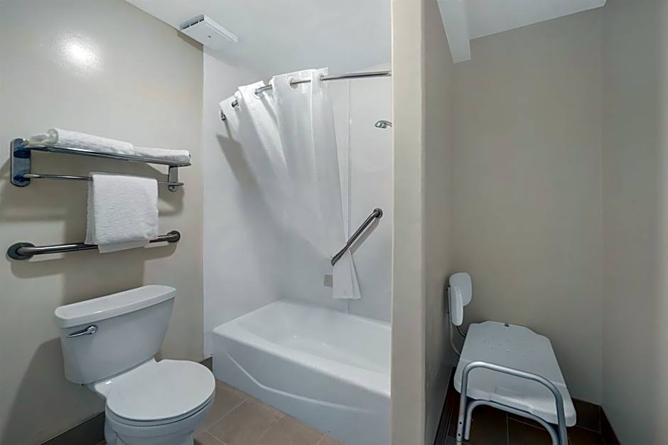 Best Western Plus Northwoods Inn